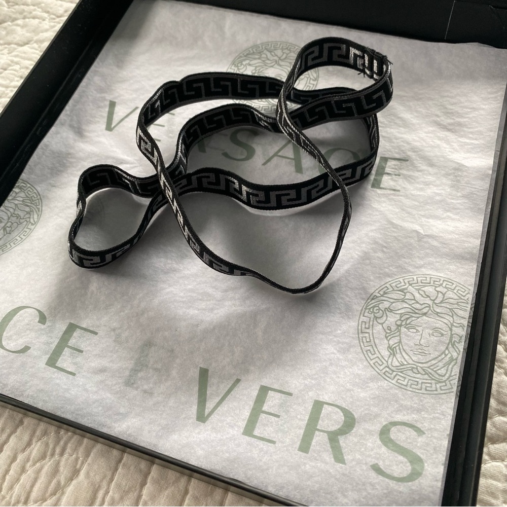 VERSACE 9x9x1 Gift Box - Picture 6 of 6